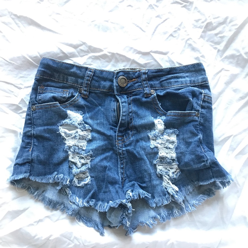 HOT KISS DENIM SHORTS